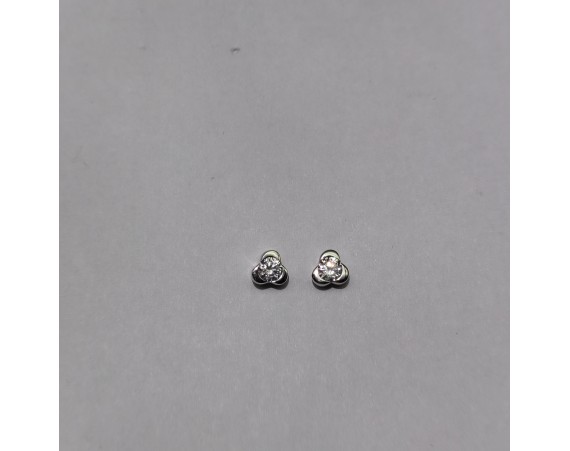 SIMPLE CLOVER STUD EARRINGS