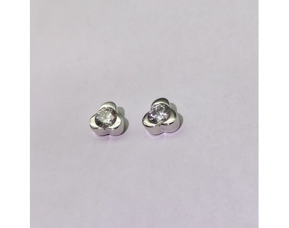 SIMPLE CLOVER STUD EARRINGS