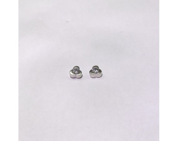 SIMPLE CLOVER STUD EARRINGS