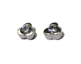 SIMPLE CLOVER STUD EARRINGS