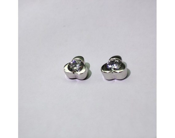 SIMPLE CLOVER STUD EARRINGS