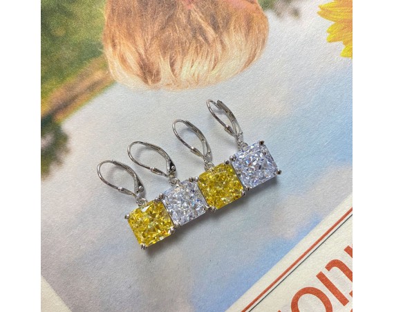 SMALL SQUARE DANGLE ZIRCONIA EARRINGS